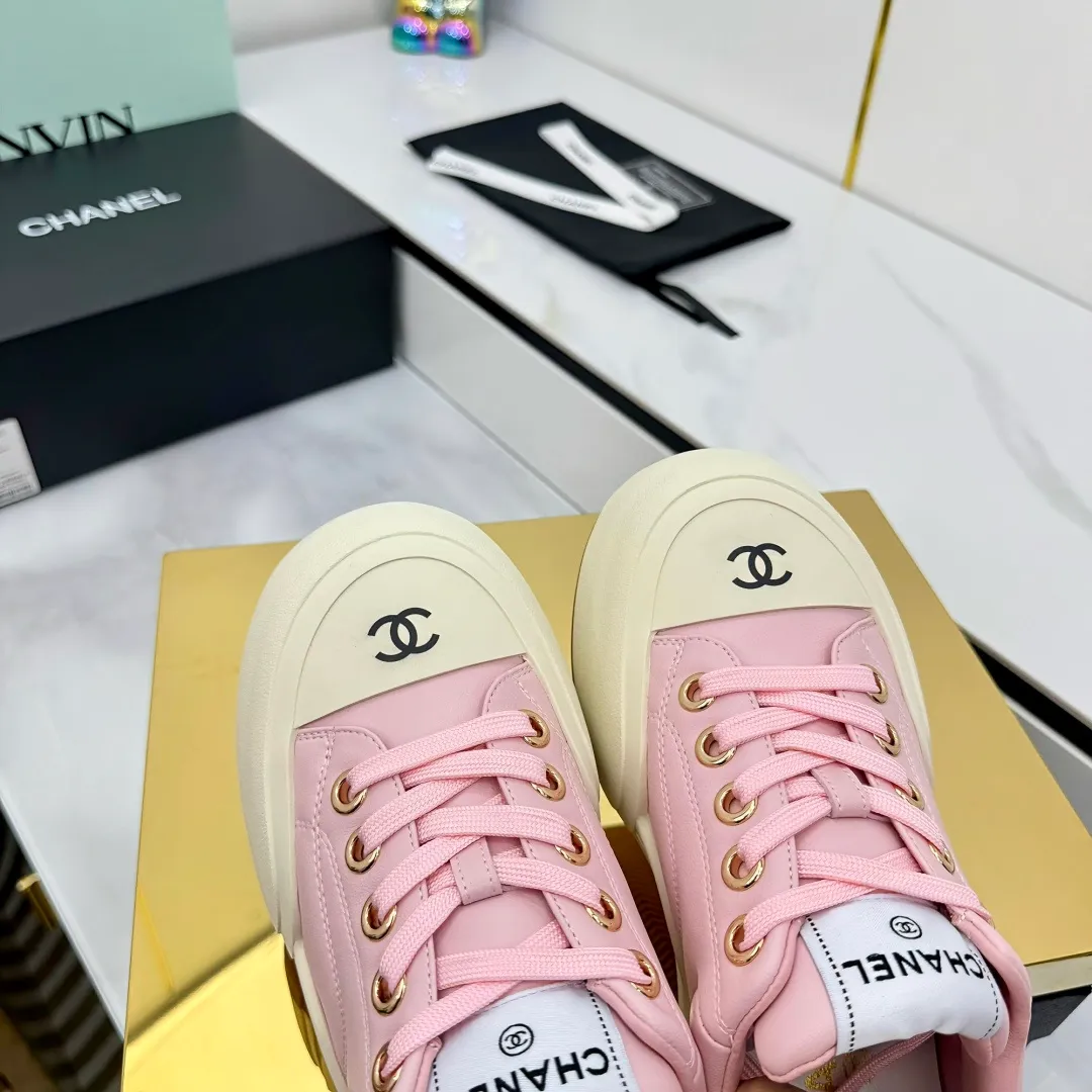 👟👟Ex-factory price 600👟👟 Chanel bread shoes ~ original calfskin panda shoes Chanel 25C latest hot style panda black and white sports shoes casual sneakers Xiaoxiang hot item classic black and white panda color coco girls must pay Fabric: original custom mixed sheepskin lining: original imported breathable mesh lining outsole: Original molded rubber + TPU combination Size: Women's 35-41 👉 👉 👉